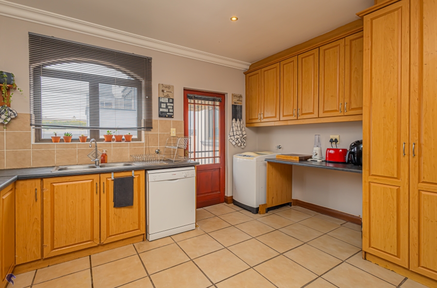 4 Bedroom Property for Sale in Myburgh Park Western Cape